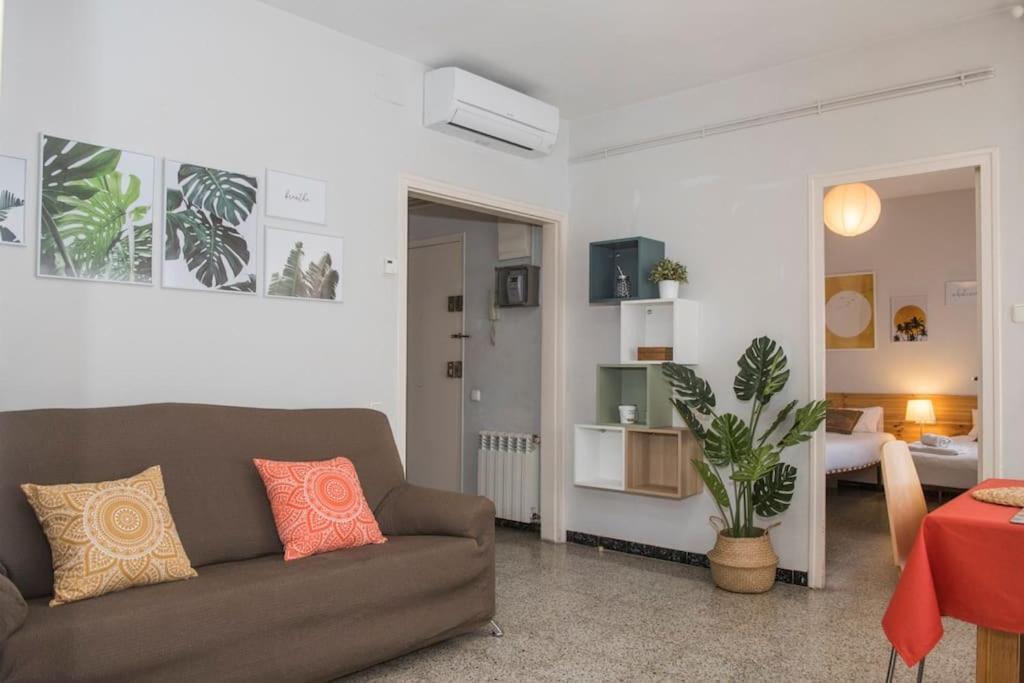 Sunny And Quiet Sagrada Familia Apartment Barcelona Ngoại thất bức ảnh