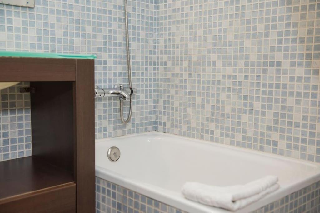 Sunny And Quiet Sagrada Familia Apartment Barcelona Ngoại thất bức ảnh